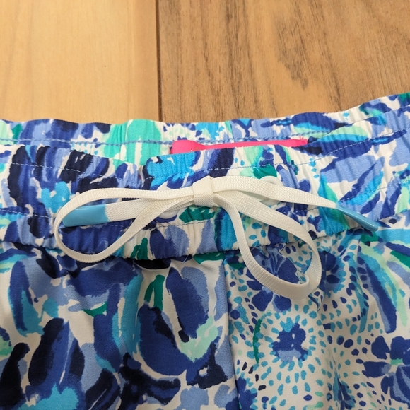 NWT! Lilly Pulitzer Luxletic Run Around Shorts Iris Blue High Maintenance XL - Picture 4 of 15